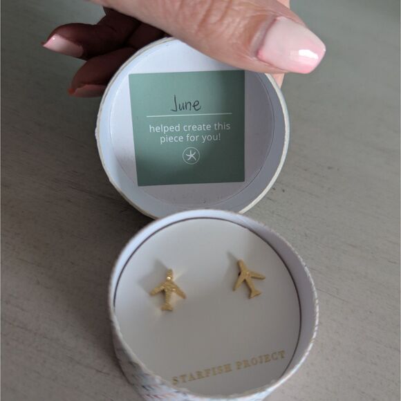 NIB Airplane Starfish Project Shimmery Earrings - Picture 2 of 5